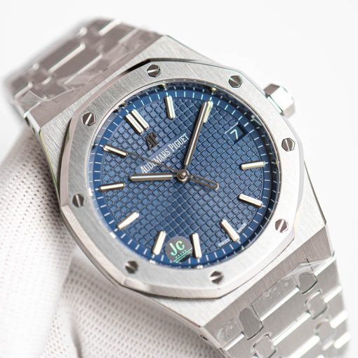 Audemars Piguet Royal Oak 15500 - Image 2