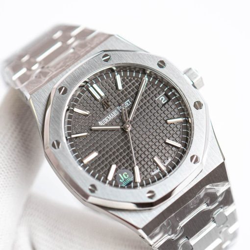 Audemars Piguet Royal Oak 15500 - Image 2