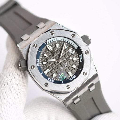 Audemars Piguet Royal Oak 15720 - Image 2