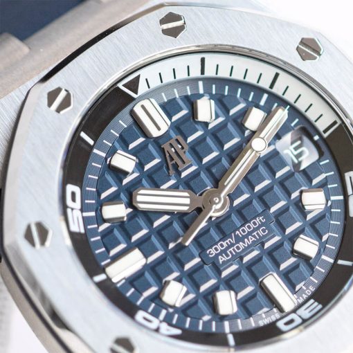 Audemars Piguet Royal Oak 15720 - Image 3